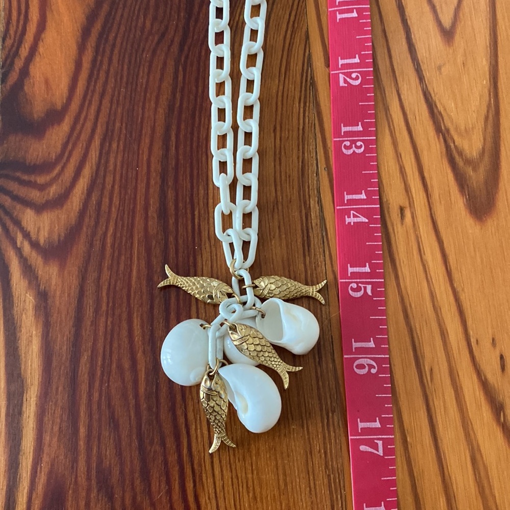 Long Shell / Fish Necklace - Picture 5 of 5